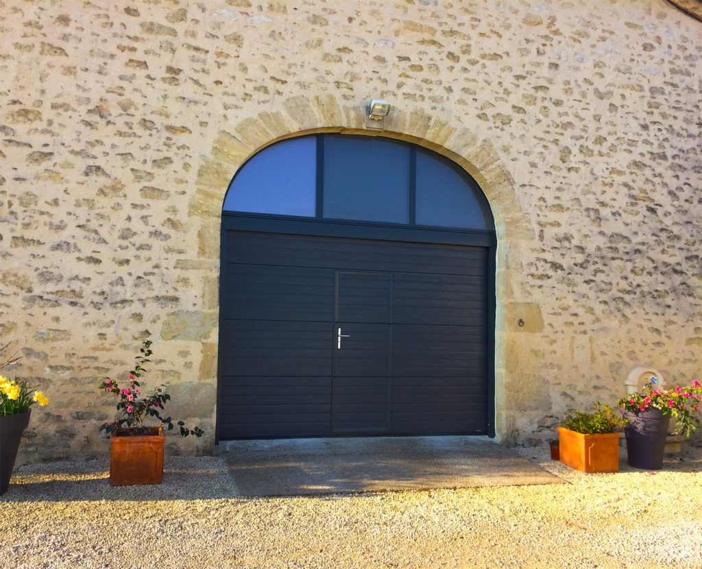 Porte de garage avec portillon